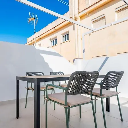 Apartment With Terrace Steps From Rems