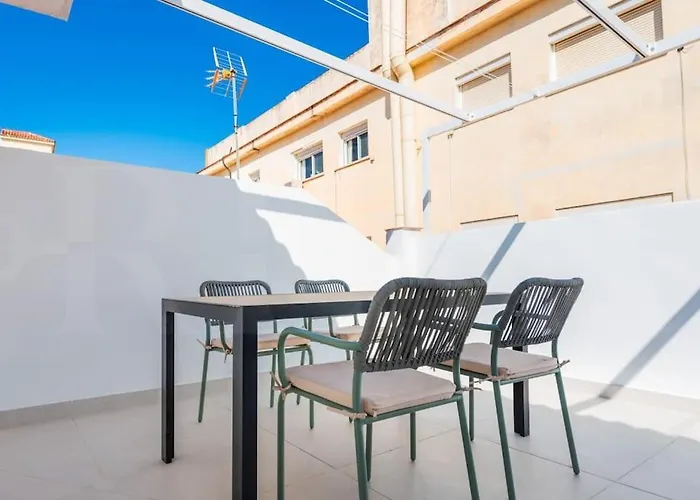 Apartment With Terrace Steps From Rems