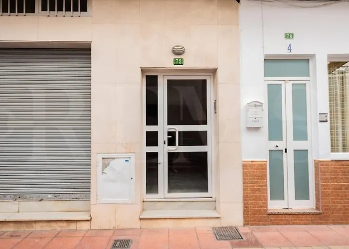 With Terrace Steps From Rems アパート