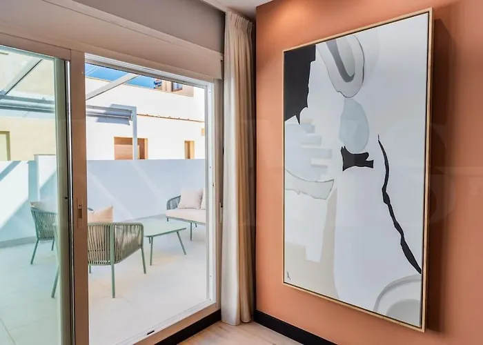 Apartment With Terrace Steps From Rems