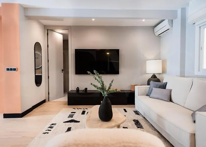 Apartment With Terrace Steps From Rems *