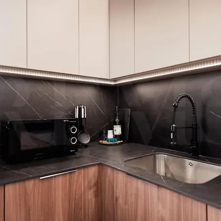 With Terrace Steps From Rems Appartamento