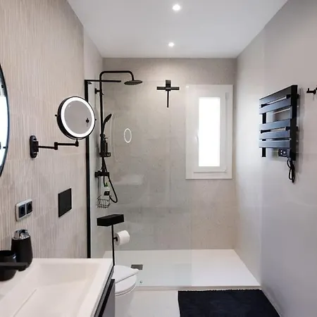 With Terrace Steps From Rems Appartamento *