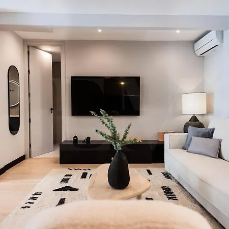 Appartamento With Terrace Steps From Rems *