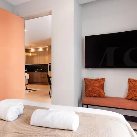 アパート With Terrace Steps From Rems フエンヒロラ