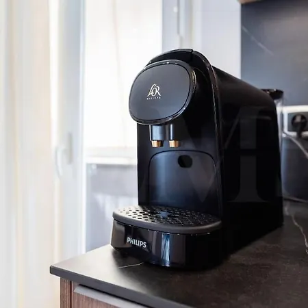 With Terrace Steps From Rems アパート *