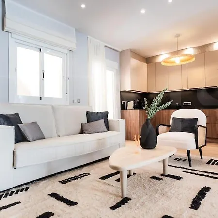 With Terrace Steps From Rems フエンヒロラ